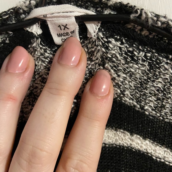 Black / White Duster - Picture 3 of 3